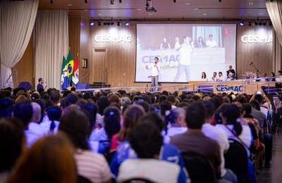 JHC participa de aula inaugural de cursos para o Ejai e diz que alunos são inspiração