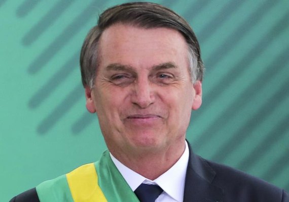 Bolsonaro nega crise e culpa imprensa por turbulência