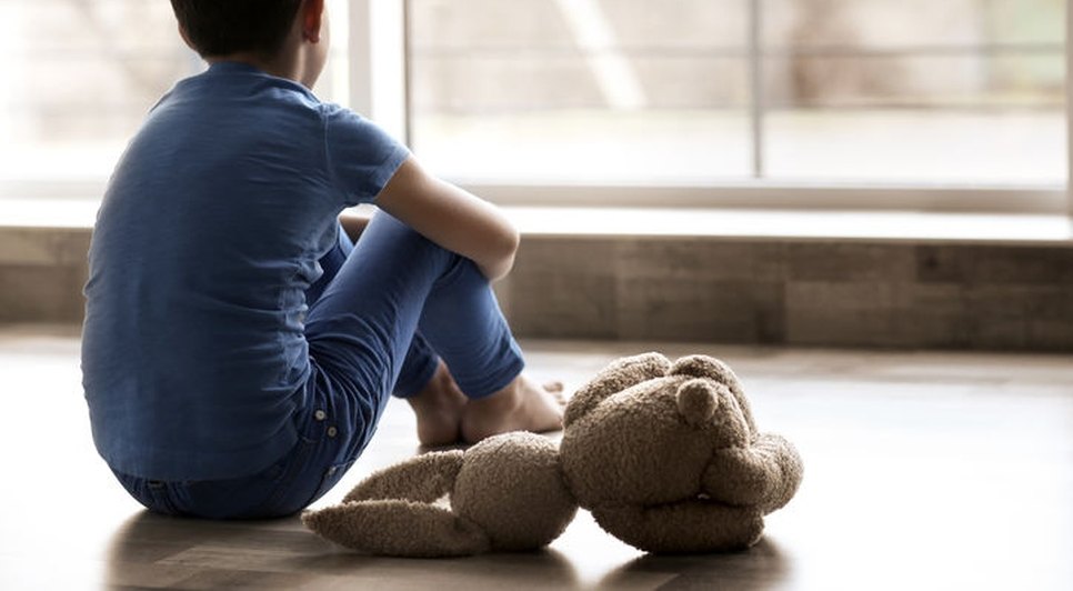 crianca-triste-abandono-afetivo-tristeza1