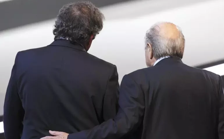 Blatter e Platini são absolvidos em caso de corrupção