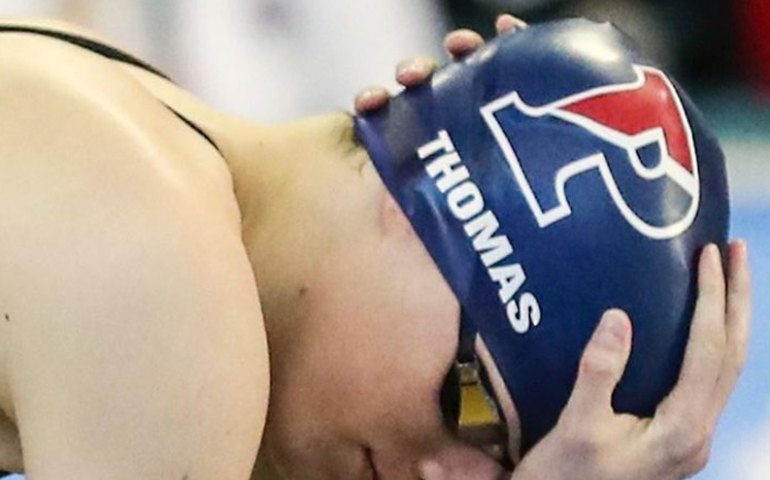 Nadadora trans Lia Thomas enfrenta batalha judicial contra proibições na natação