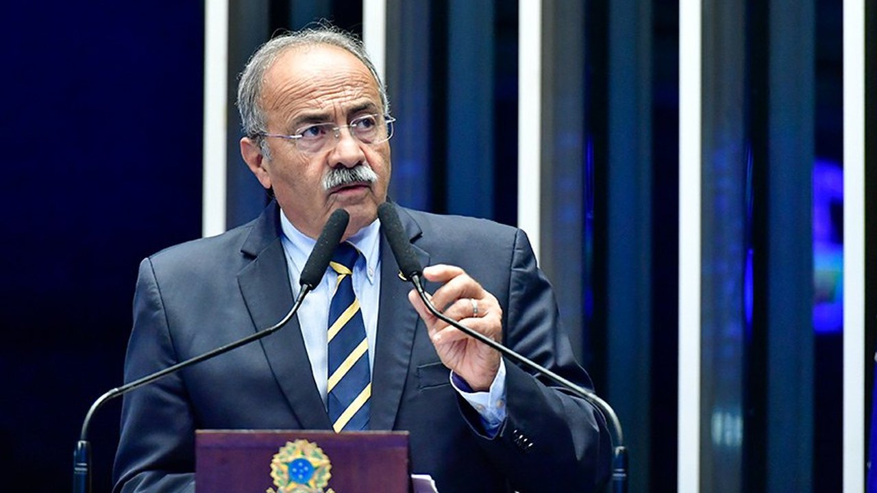 Chico Rodrigues destaca projeto que permite deduzir doações à pesquisa do IR