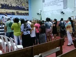 Igreja é renovada em culto das causas impossíveis
