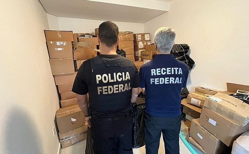 PF cumpre mandados em Maceió contra fraudes na importação de smartphones