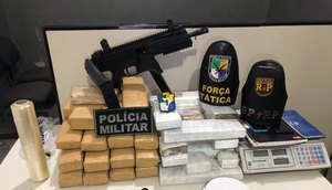 Sub metralhadora e cerca de 30kg de maconha são apreendidos em Aracaju / Foto: Foto: Polícia Militar/SE