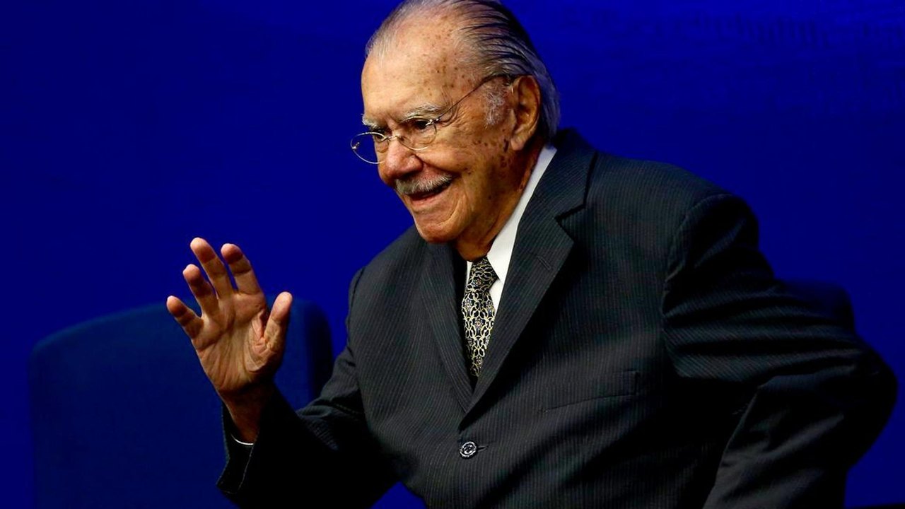 Ex-presidente José Sarney recebe alta após nove dias internado em hospital