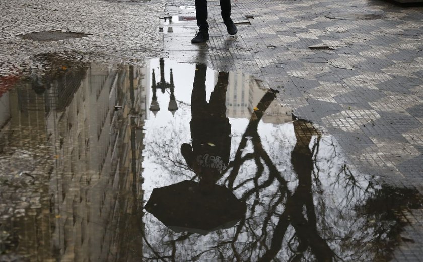 Ao menos 7 pessoas morrem após chuva e vento intensos em São Paulo