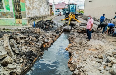 Prefeitura de Penedo recupera rede de drenagem do Camartelo
