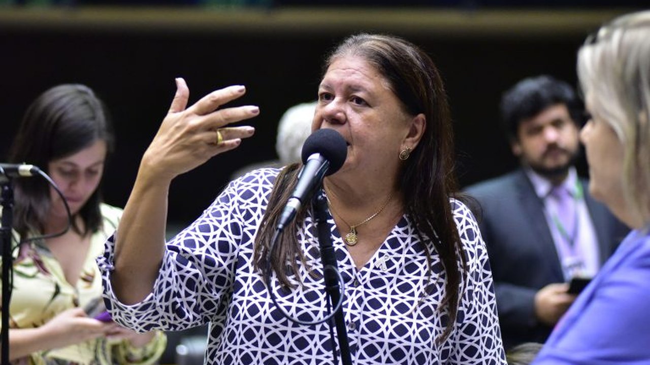 Comissão aprova projeto com punição para quem incentivar castigo de criança