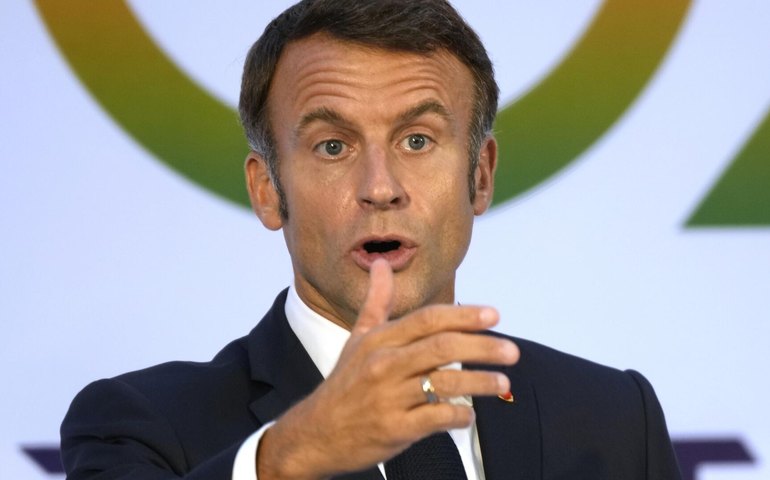 Macron exige resposta dura a ameaças tarifárias de Trump