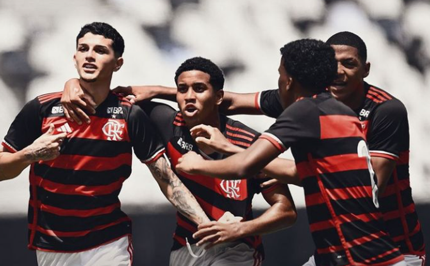 Flamengo supera o Bahia, mantém a freguesia e continua vivo na caça aos líderes do Brasileirão