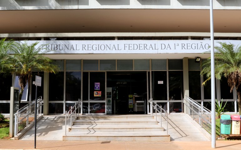 Justiça manda soltar 'rei do lixo' e vereador que jogou R$ 200 mil pela janela