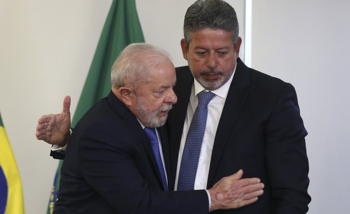 Arthur Lira e Lula estão em quebra de braço em Brasília