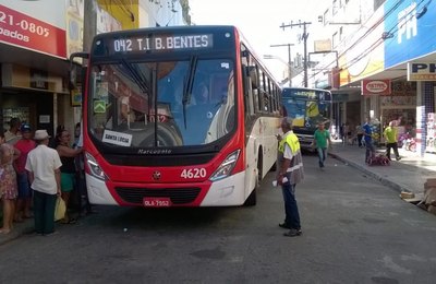 Sinalização reforça proibição de veículos na Rua do Comércio