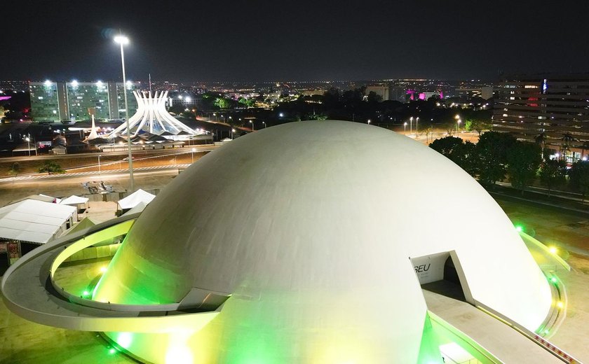 Brasília se ilumina de verde e amarelo 2 dias antes de jogo da seleção