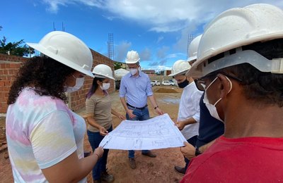 Secretário de Educação vistoria obras da nova creche no Ouro Preto
