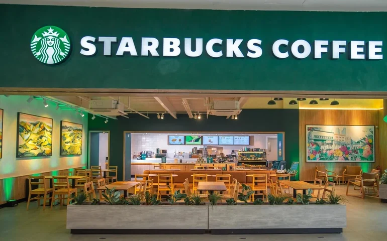 Starbucks tem queda de 47% no lucro líquido no 3º trimestre fiscal, para US$ 558,3 milhões
