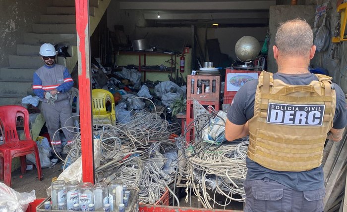 Quase meia tonelada de fios furtados foi encontrada nos locais
