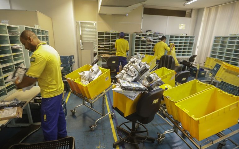 Correios aprovam demissão voluntária e fechamento de agências