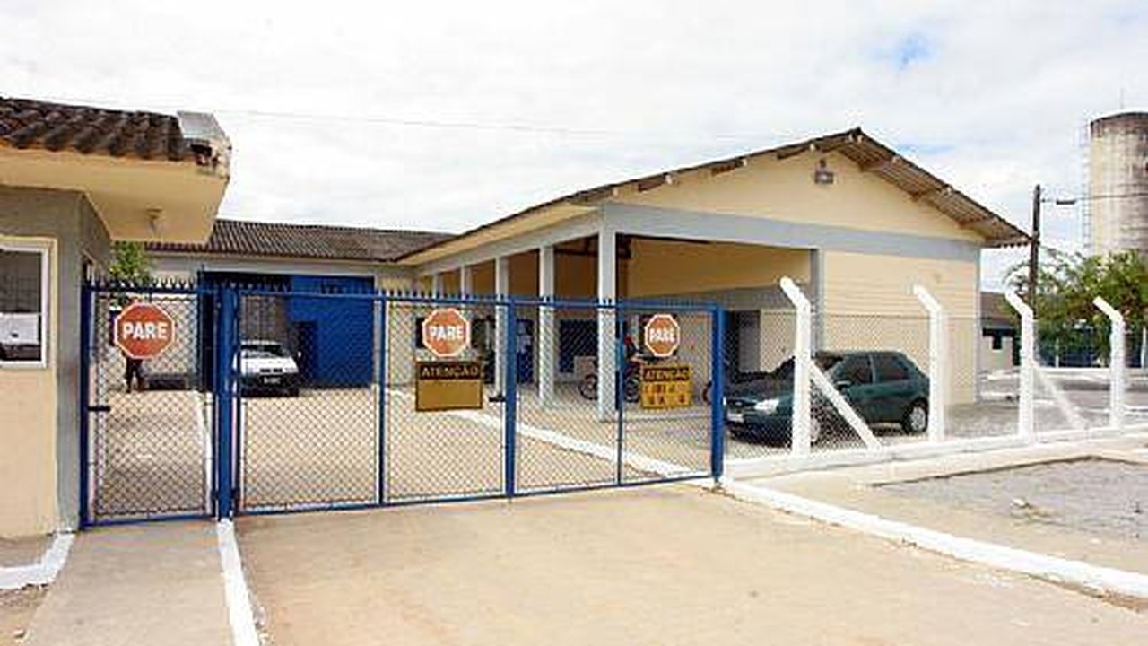 Um preso morre e outro é internado após passar mal em presídio de AL