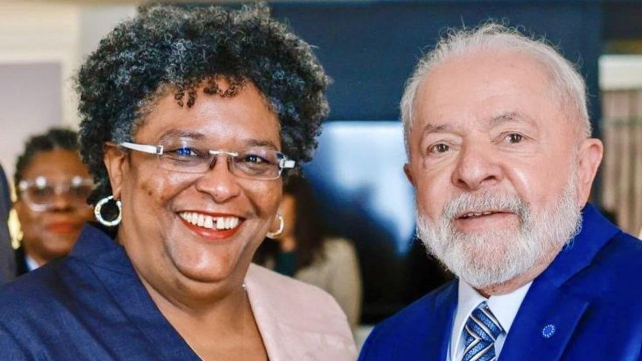 Primeira-ministra de Barbados celebra reeleição de Lula e defende justiça social
