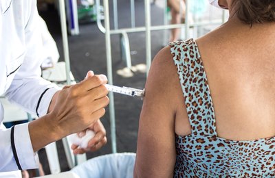Estudantes em estágio de saúde deverão apresentar Termo de Compromisso para se vacinar