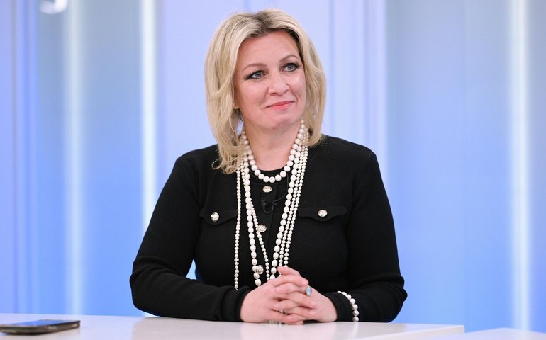 'Permaneçam debaixo da mesa e não resmunguem', diz Zakharova à União Europeia sobre negociações de paz