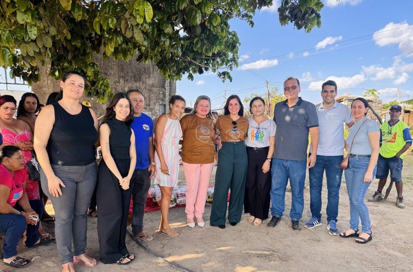 Prefeitura de Arapiraca entrega mais de 100 cestas básicas à comunidade Flexeiras, arrecadadas no jogo do Traipu e Piauiense