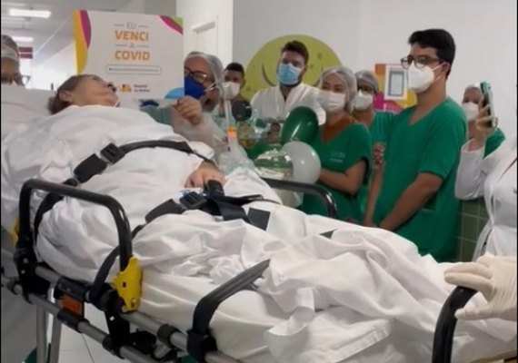 Idosa de 64 anos vence Covid-19 e recebe alta do Hospital da Mulher após mais de 6 meses de internação