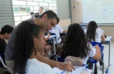 Professores podem acumular cargo público, decide Congresso