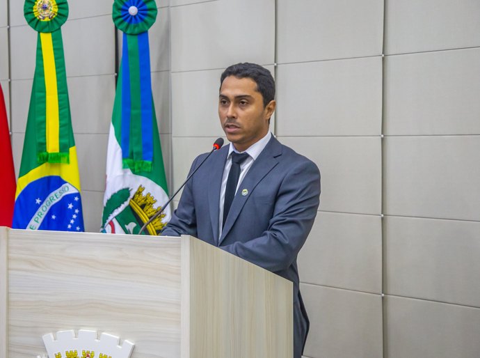 Vereador David Empregos propõe totens de segurança em pontos de ônibus de Maceió