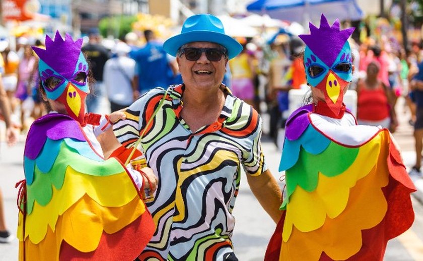 Chiclete com Banana é a atração principal do domingo no Carnaval de Maceió