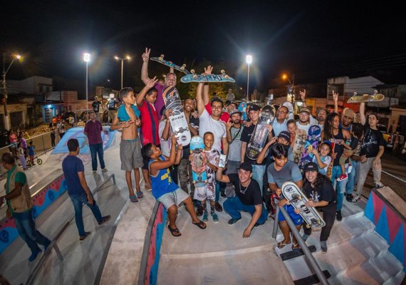 Prefeito JHC entrega Praça Getúlio Vargas totalmente reformada, na Ponta Grossa