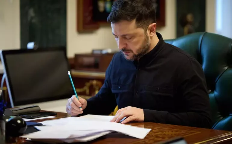 Zelensky insinua que plano de Trump fere 'dignidade'