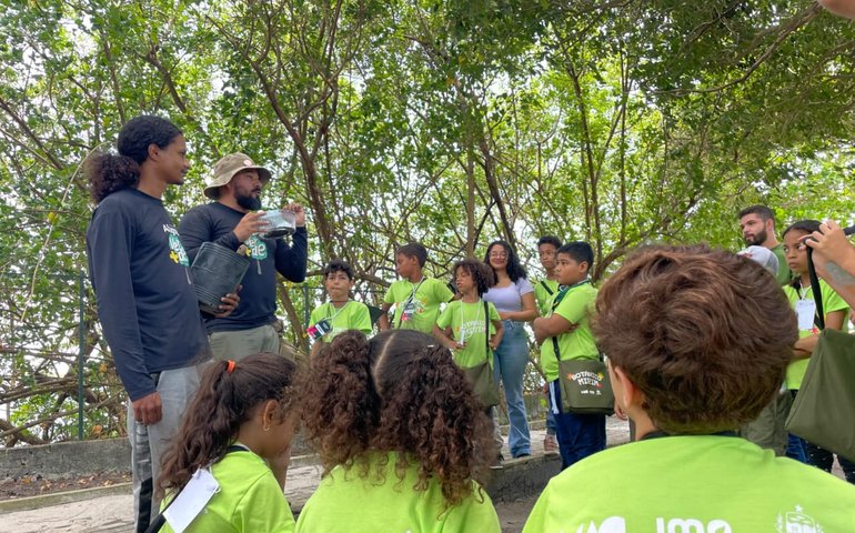 Botânicos mirins visitam viveiro de plantas nativas do IMA