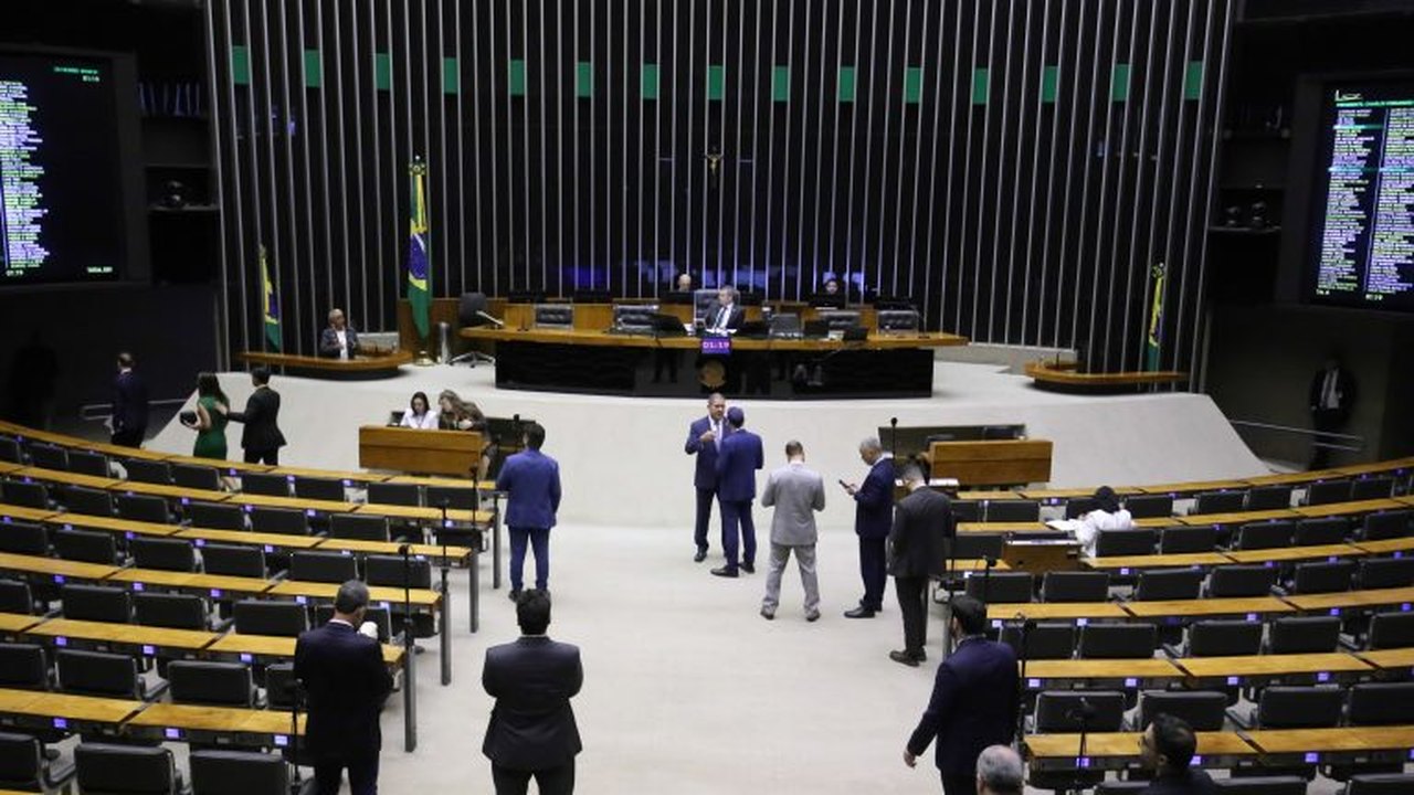 Deputados da Comissão de Direitos Humanos fiscaliza atuação do IML e atendimento a famílias dos mortos na megaoperação no Rio
