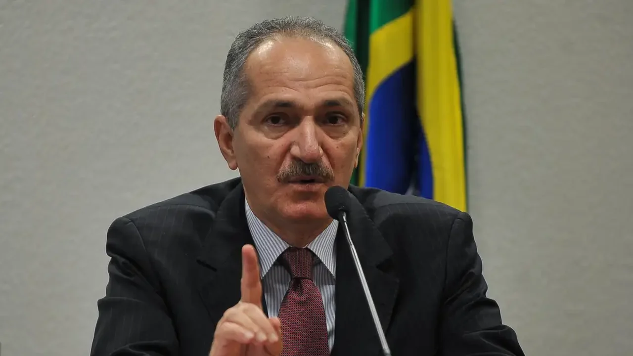 Justiça Eleitoral oficializa cancelamento de filiação de Aldo Rebelo ao DC