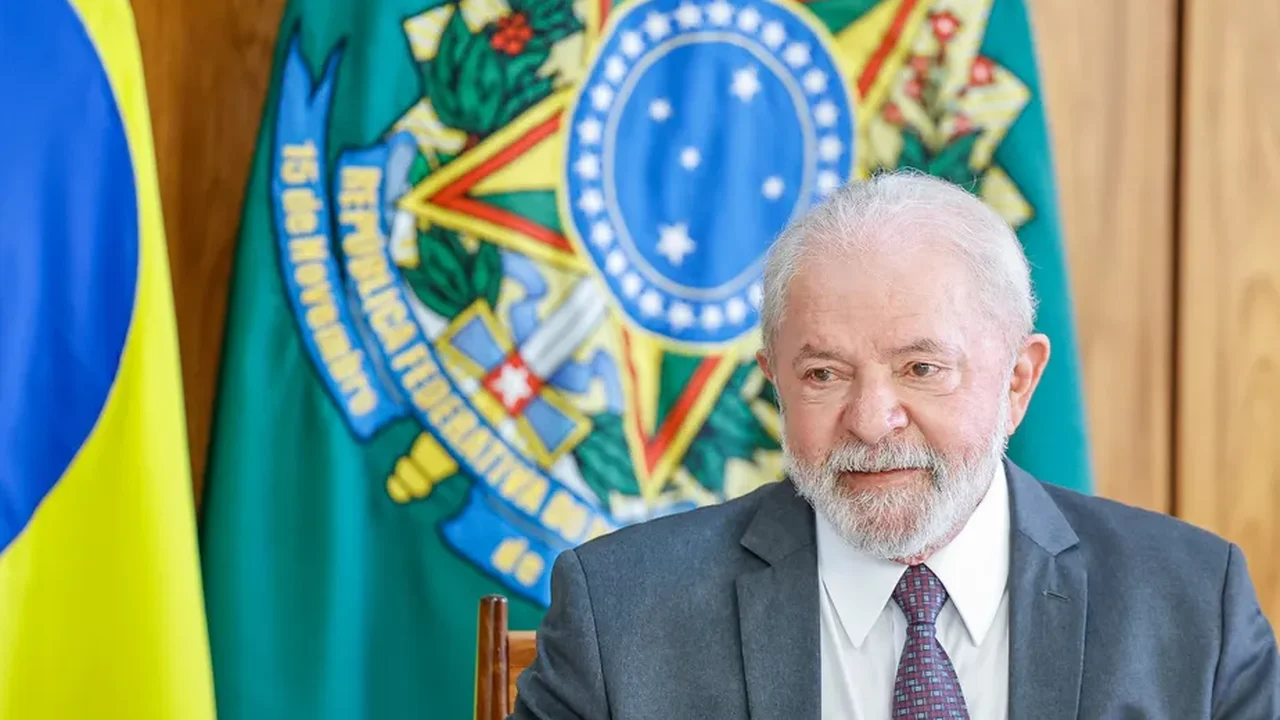 Lula comemora fim da escala 6 por 1: 'Dia de comemorar uma conquista histórica'