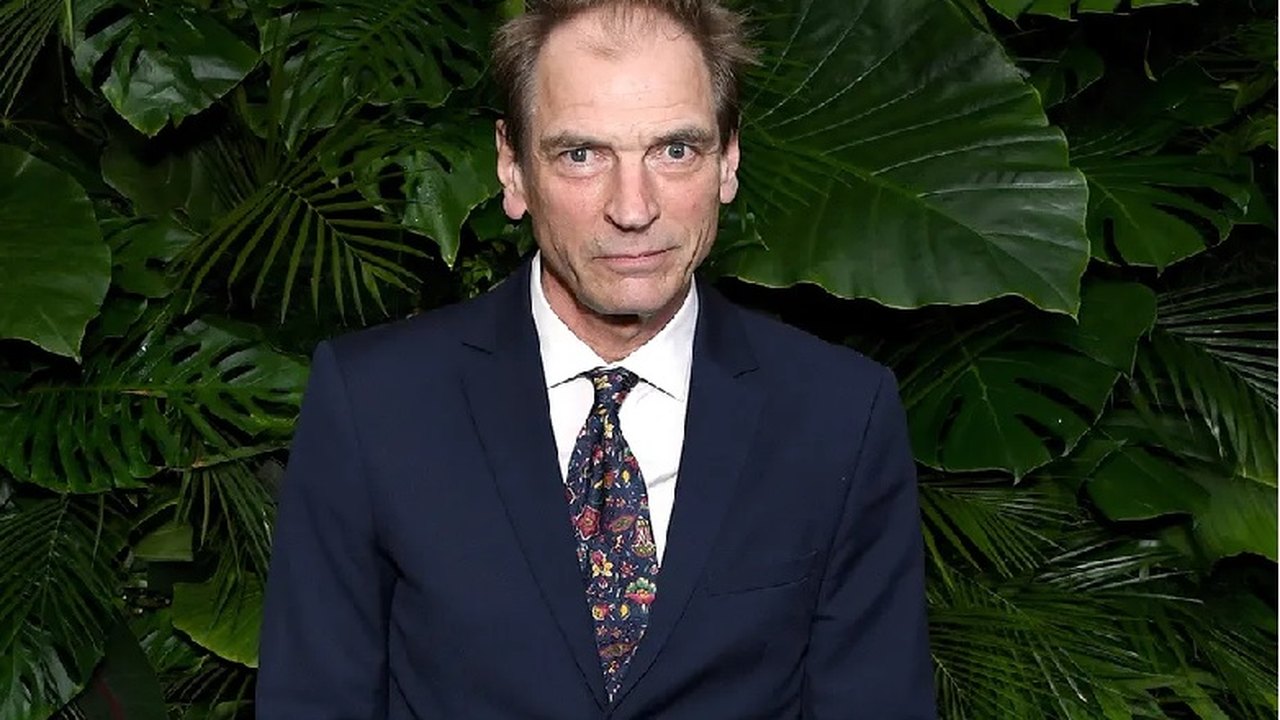 Julian Sands: polícia paralisa buscas pelo ator desaparecido há mais de um mês