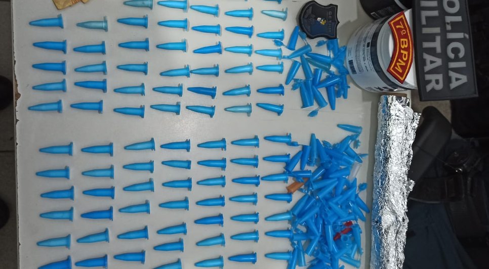 Mulher e três homens suspeitos de tráfico de drogas são presos em Lagarto / Foto: Foto: PM/SE