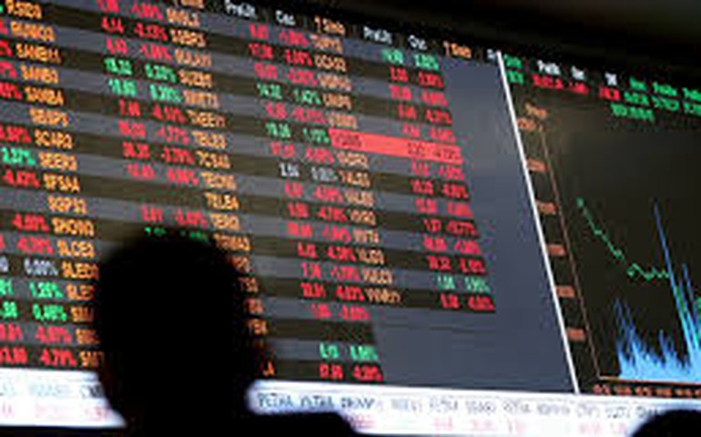 Ibovespa cai aos 134 mil pontos com commodities e NY por cautela pré-Fed e Copom