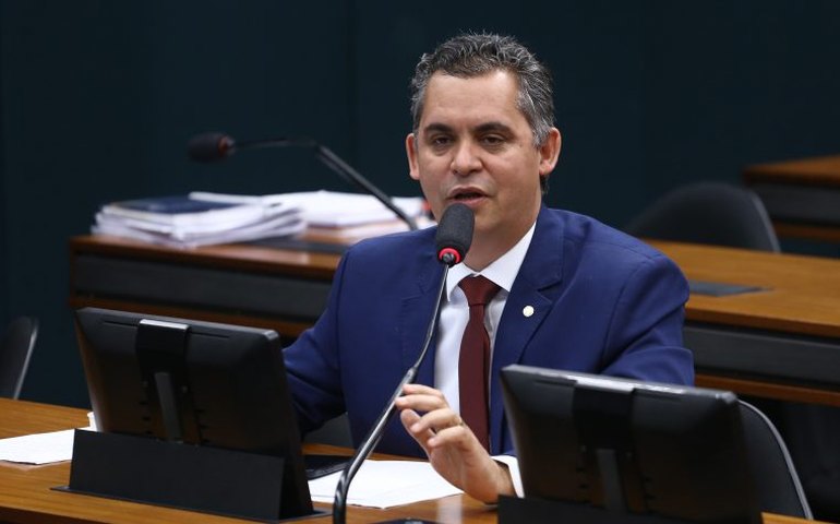 Comissão aprova exigência de aval da Defesa Civil para ligação de água e luz em áreas de risco