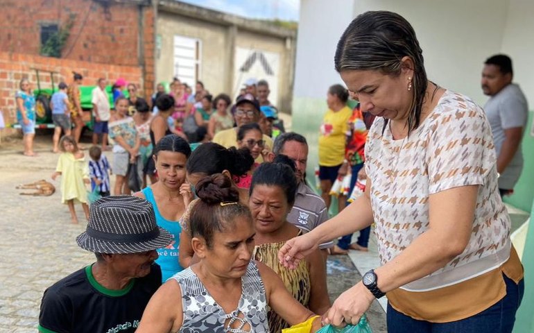 Prefeitura de Branquinha entrega toneladas de alimentos adquiridos pelo PAA em setembro