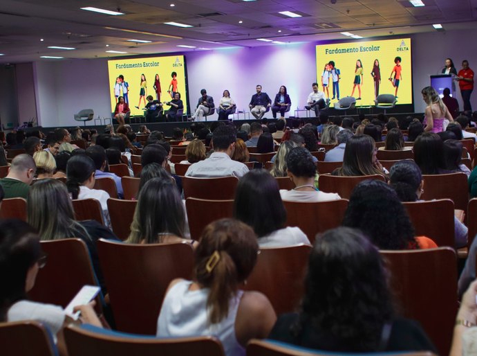 Prefeita de Palmeira dos Índios recebe Menção Honrosa “Paulo Freire” durante XIV Fórum da Undime/AL