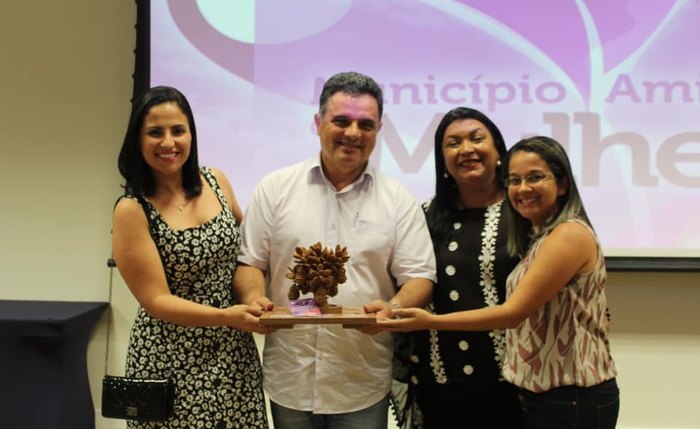 Kil Freitas durante entrega de prêmio