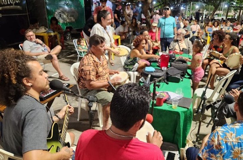 Roda de Coco celebra o gênero musical e anima a Praça das Aroeiras, em Maceió