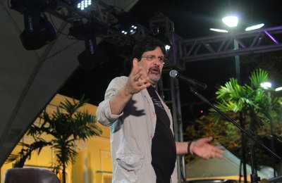 Sob os versos de Jessier Quirino, prefeito de Arapiraca comemora lançamento da Fliara