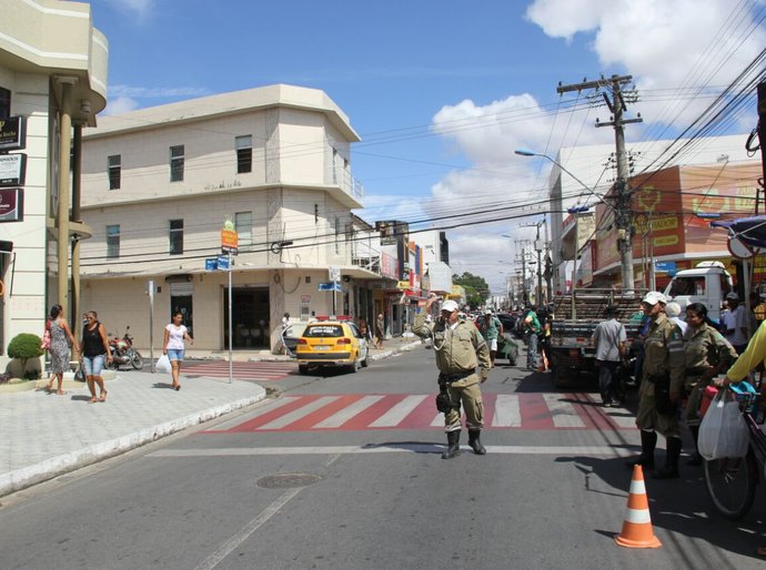 Prefeitura prioriza mobilidade e reinstala semáforo no Centro de Arapiraca
