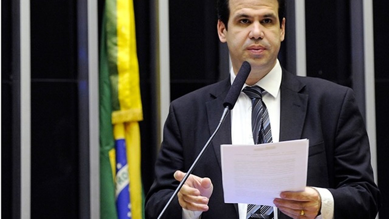 Presidente da CPI das Pirâmides pede condução coercitiva de Ronaldinho para Justiça Federal