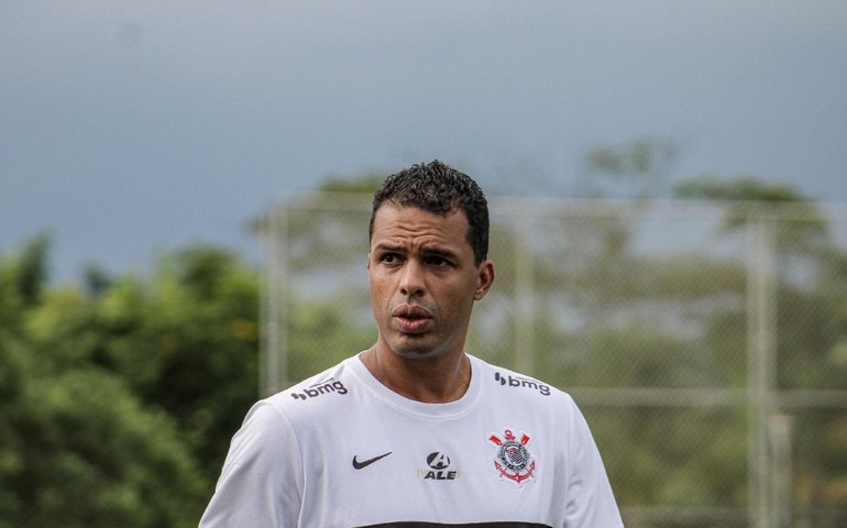 Fernando Lázaro rechaça pressão no Corinthians: ‘Todos os times estão oscilando’